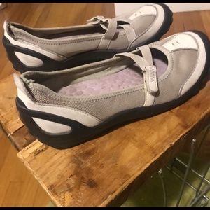 Casual comfy walking shoe